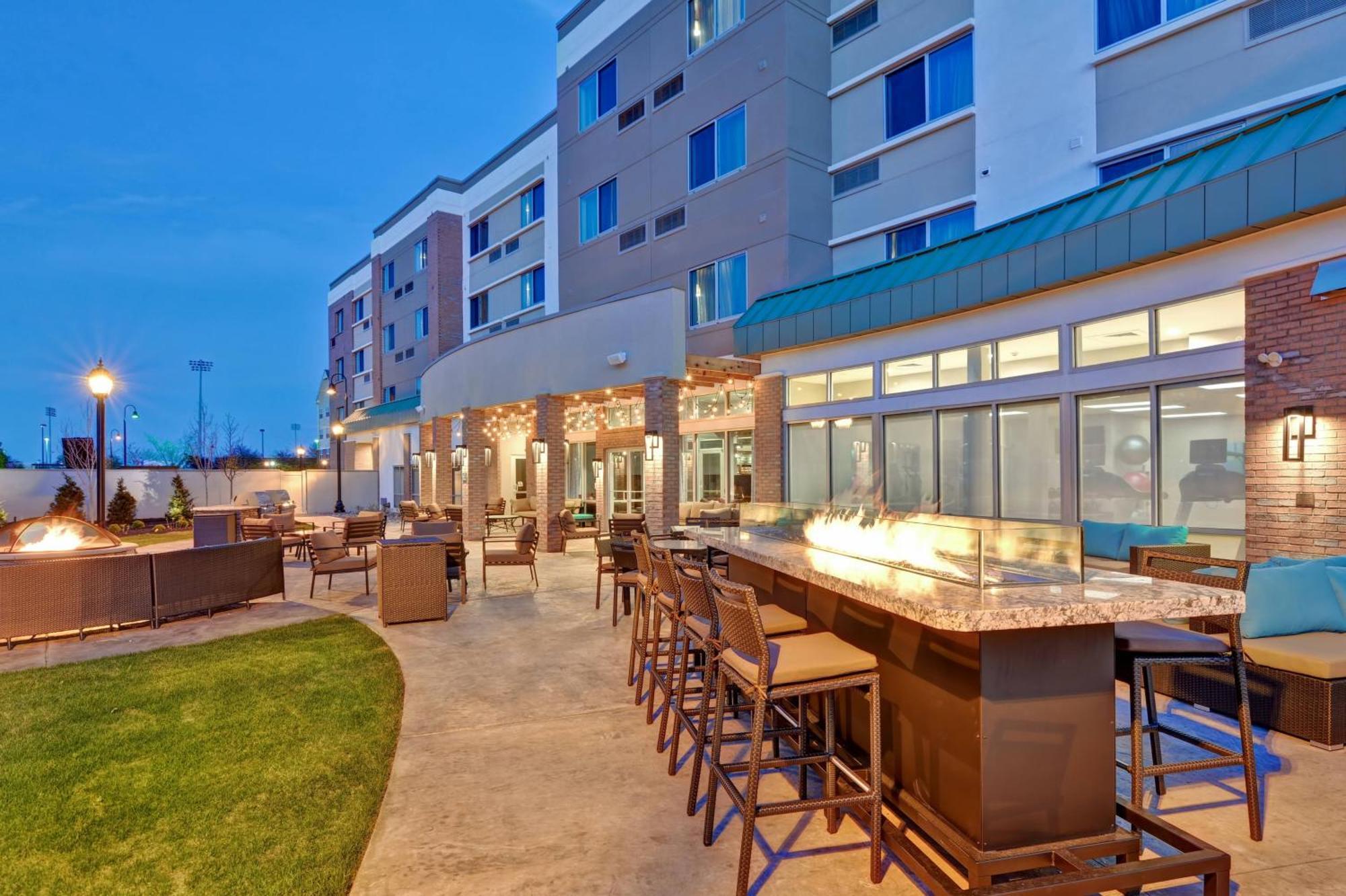 Courtyard By Marriott Long Island Islip/Courthouse Complex Hotel Central Islip Exterior foto