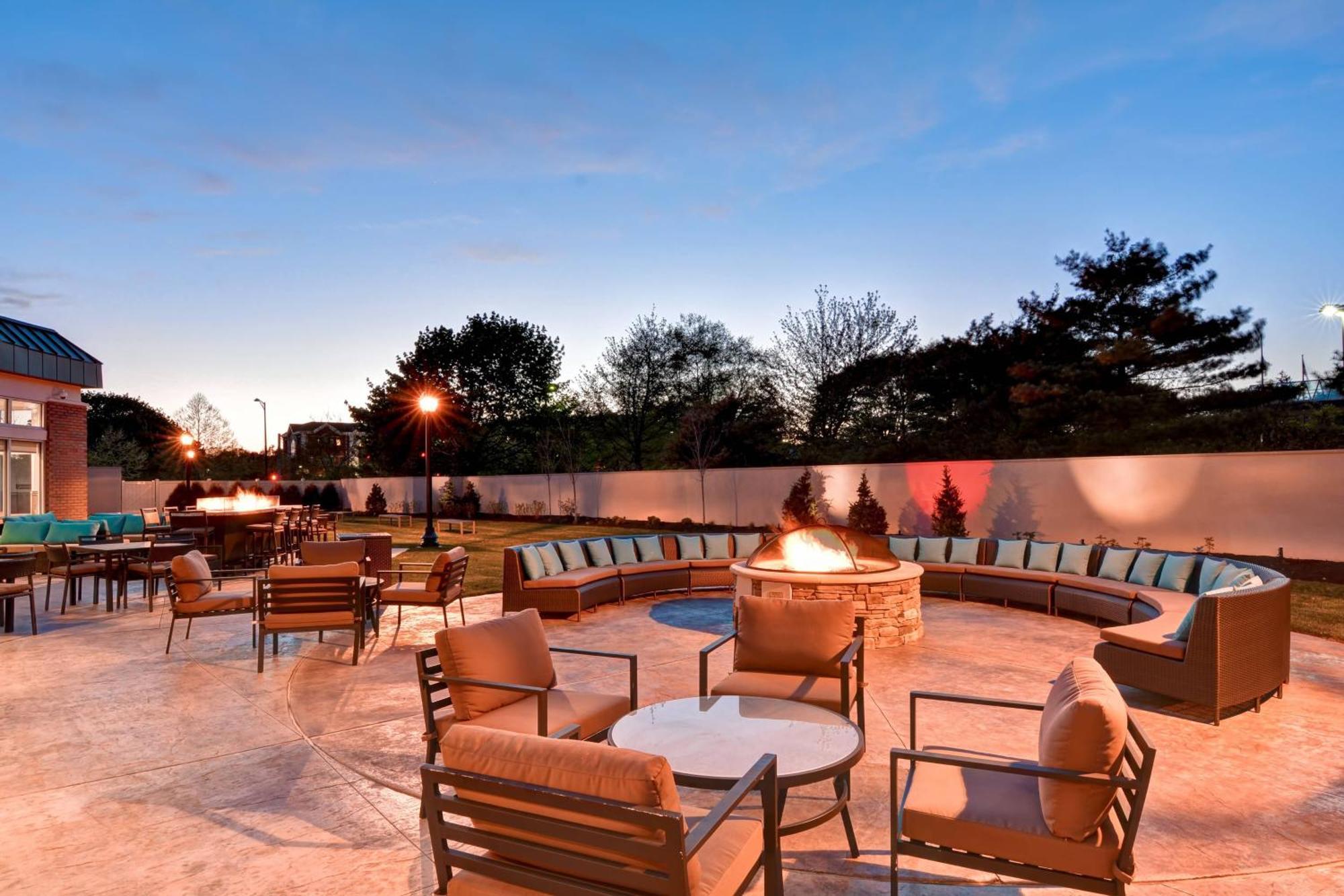 Courtyard By Marriott Long Island Islip/Courthouse Complex Hotel Central Islip Exterior foto